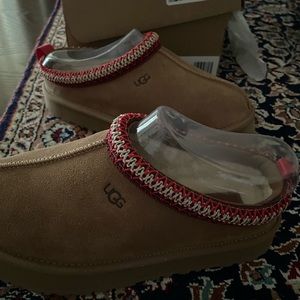 New in box UGG Tazz Slippers